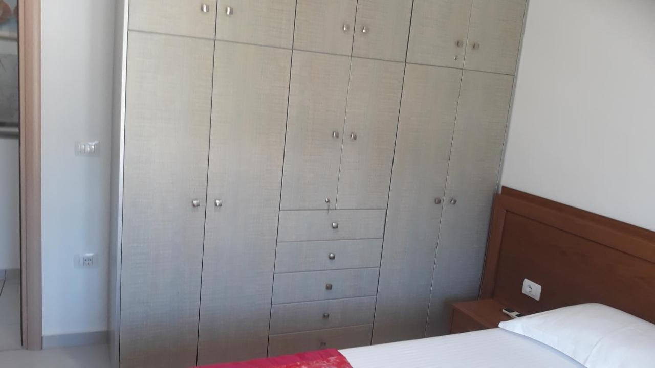 Menikos Apartments Himare Exterior photo