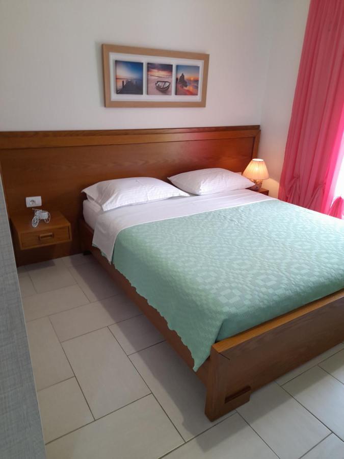 Menikos Apartments Himare Exterior photo