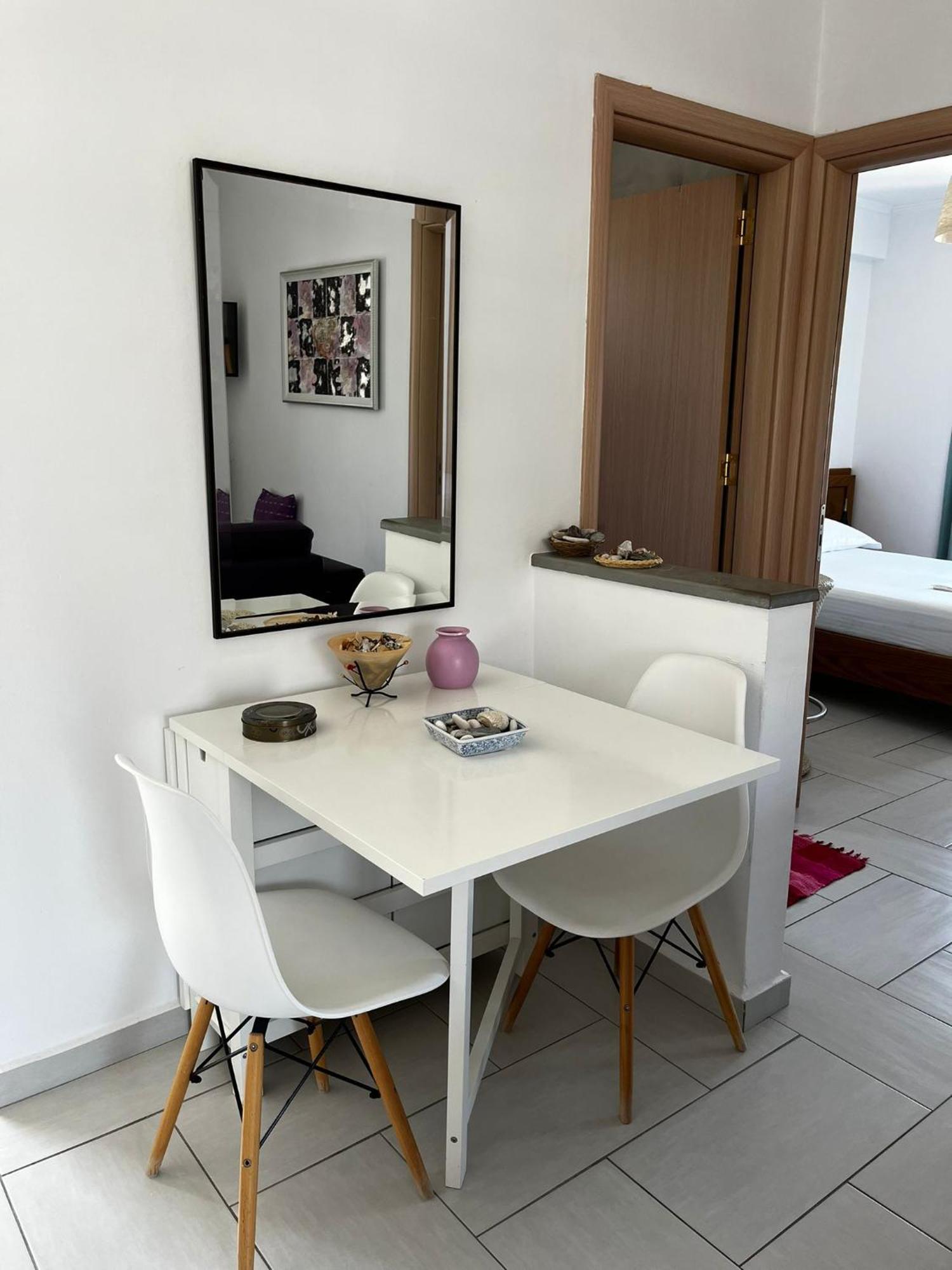 Menikos Apartments Himare Exterior photo