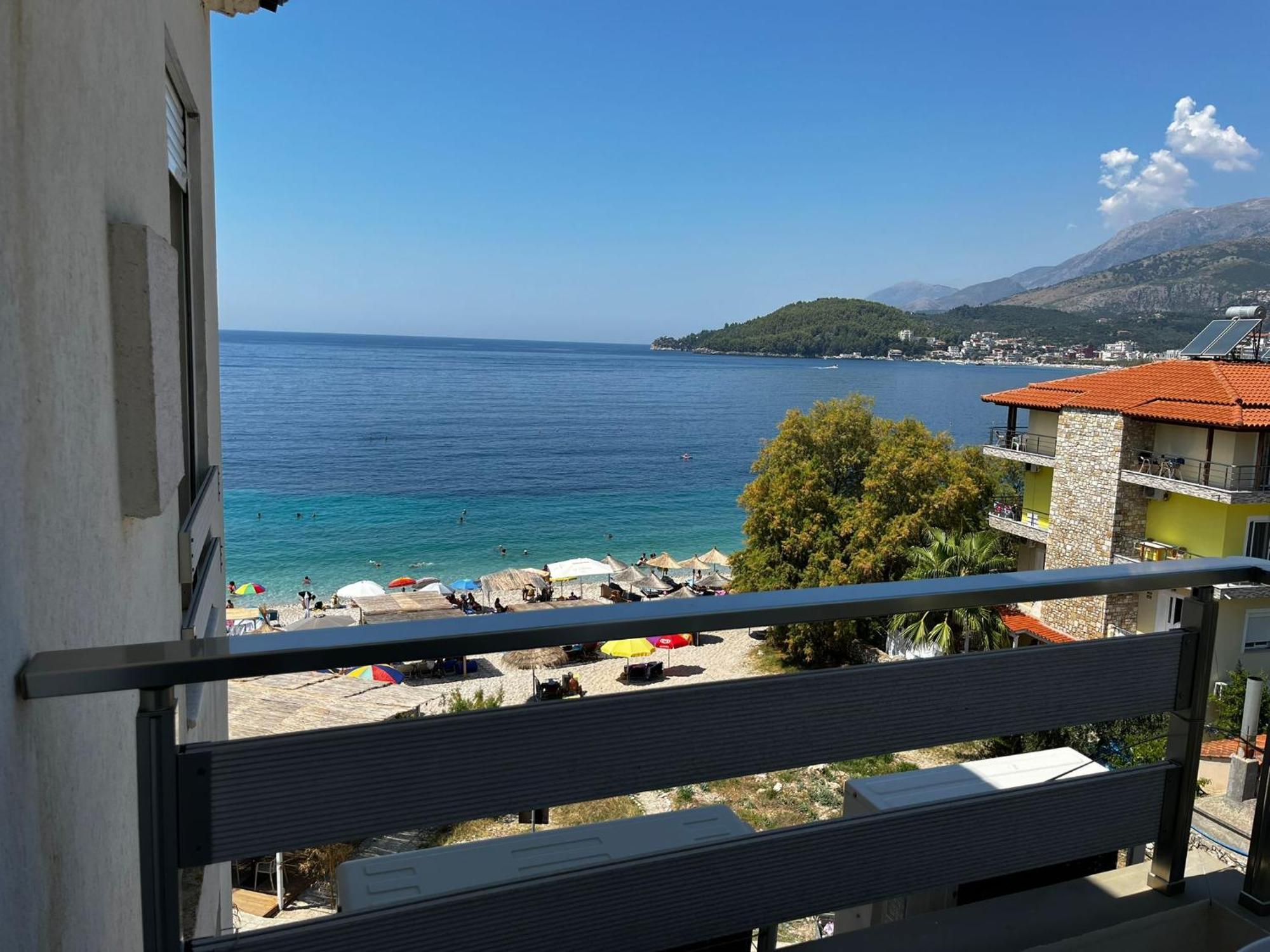 Menikos Apartments Himare Exterior photo