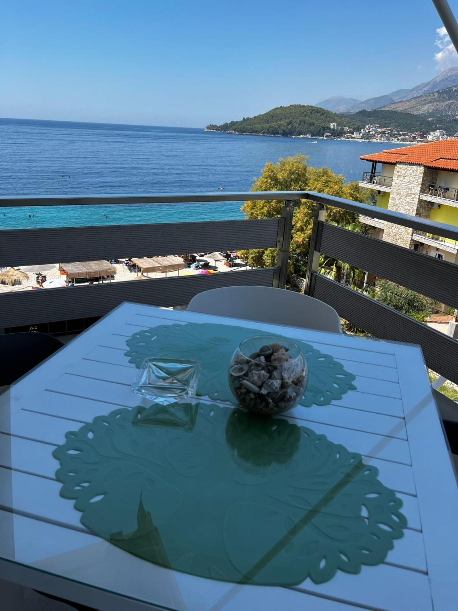 Menikos Apartments Himare Exterior photo